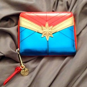 NWT Loungefly Captain Marvel zip wallet